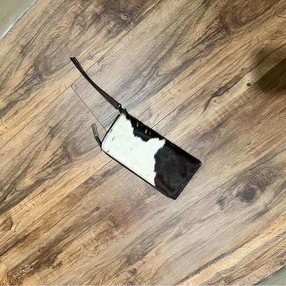 Black and White Fur Wristlet - Picture 2 of 3